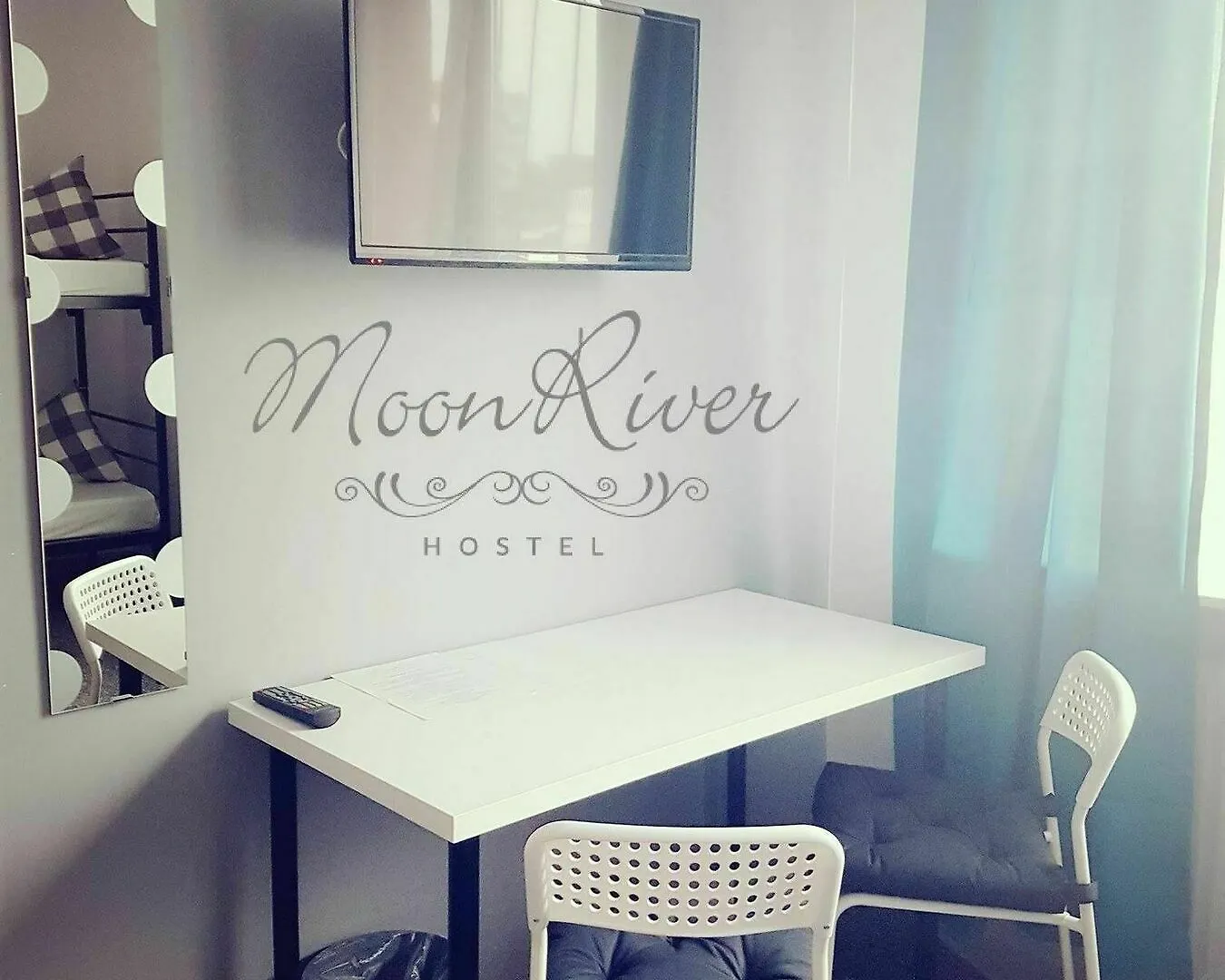 Moonriver Inn Varsó